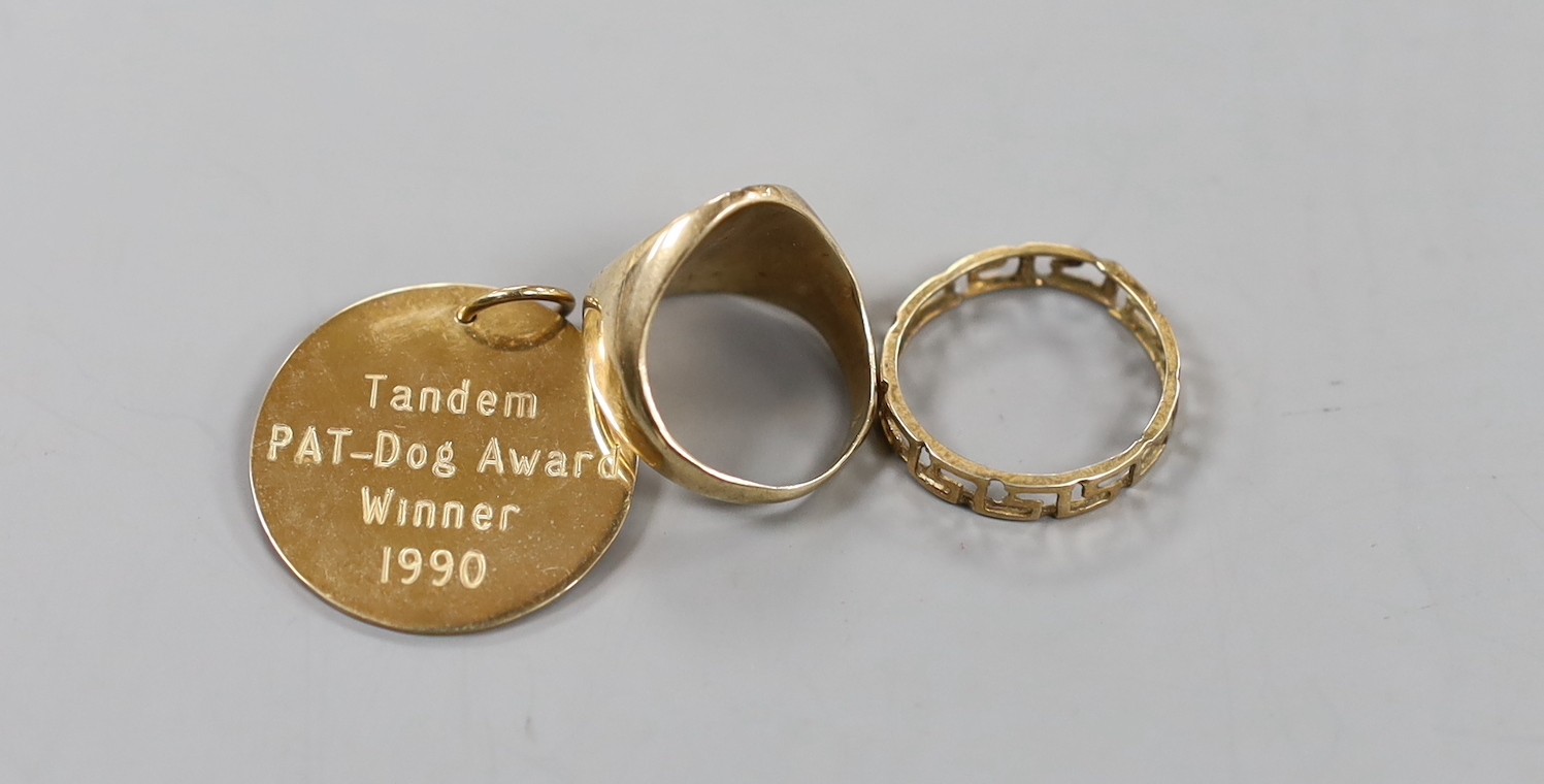 A 9ct gold signet ring, a yellow metal Greek Key band and a 9ct name pendant, 13.9 grams.